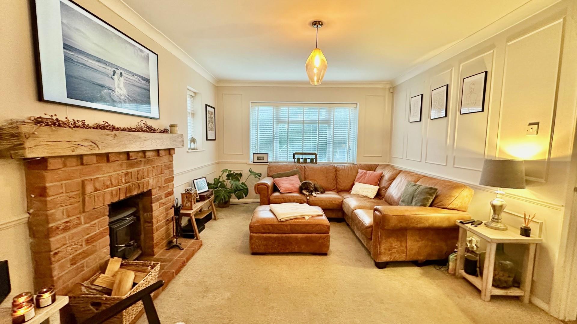 3 bed property in Ironlatch Avenue, St Leonards On Sea